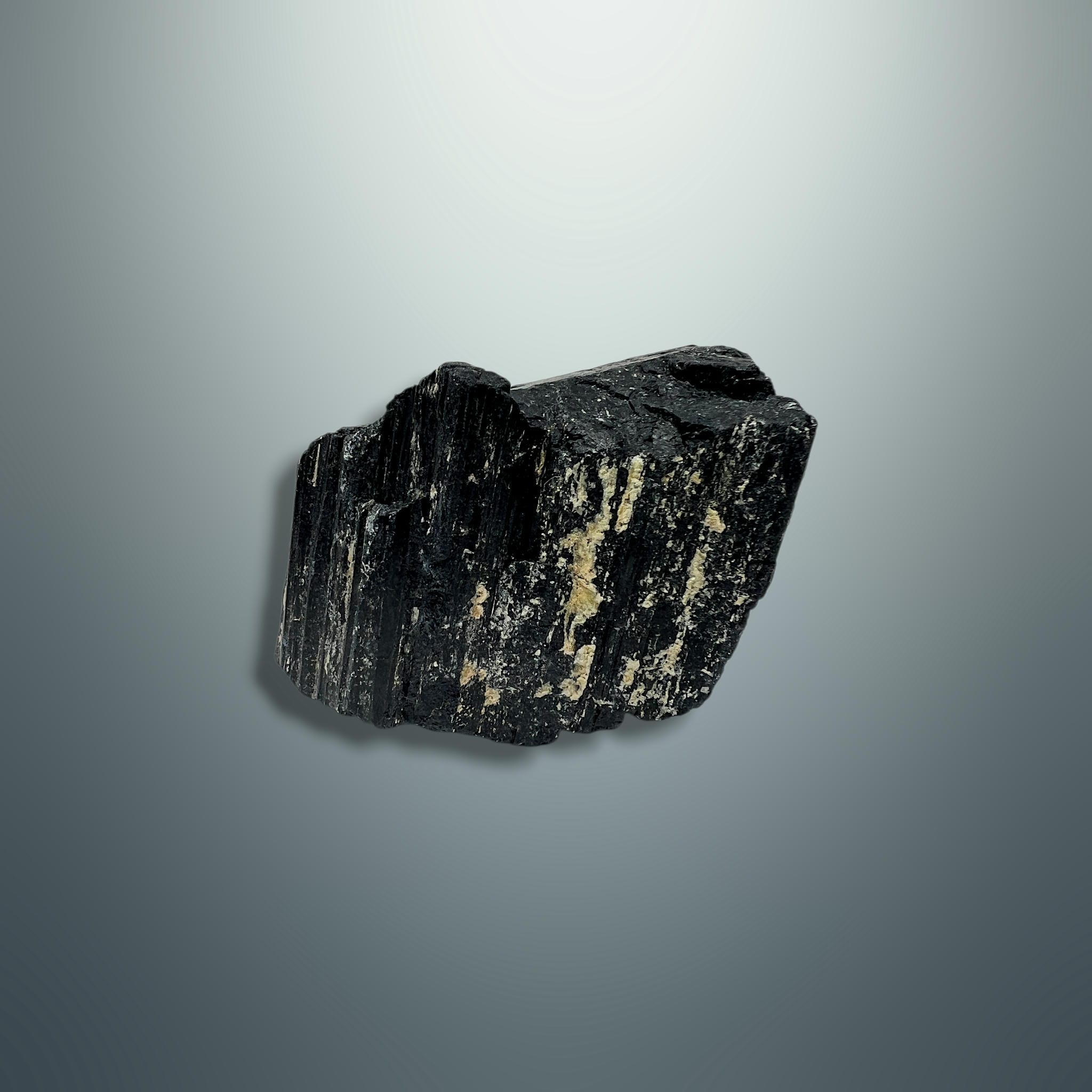 #piezas únicas_turmalina negra en bruto 1