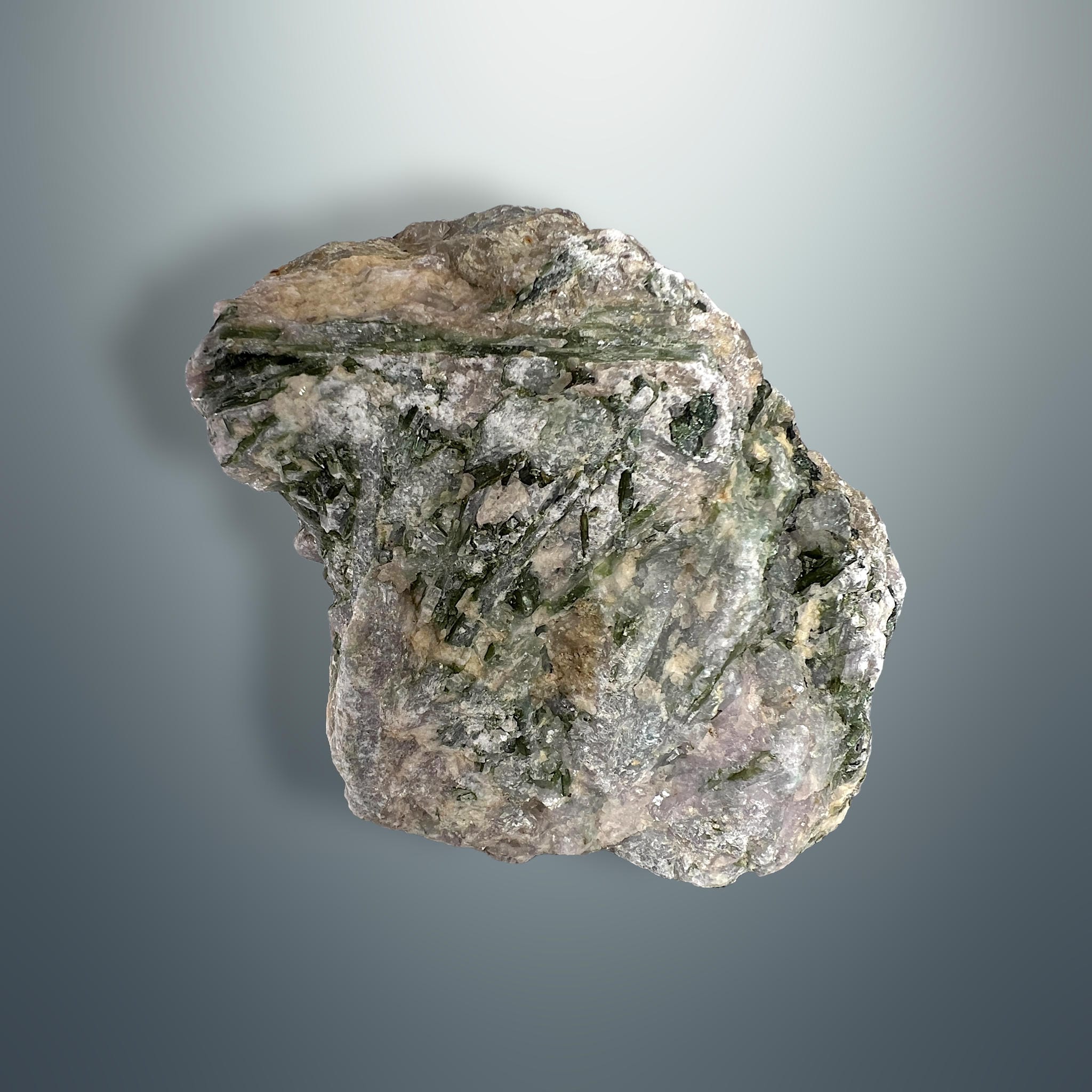 #piezas únicas_turmalina verde en albita 1