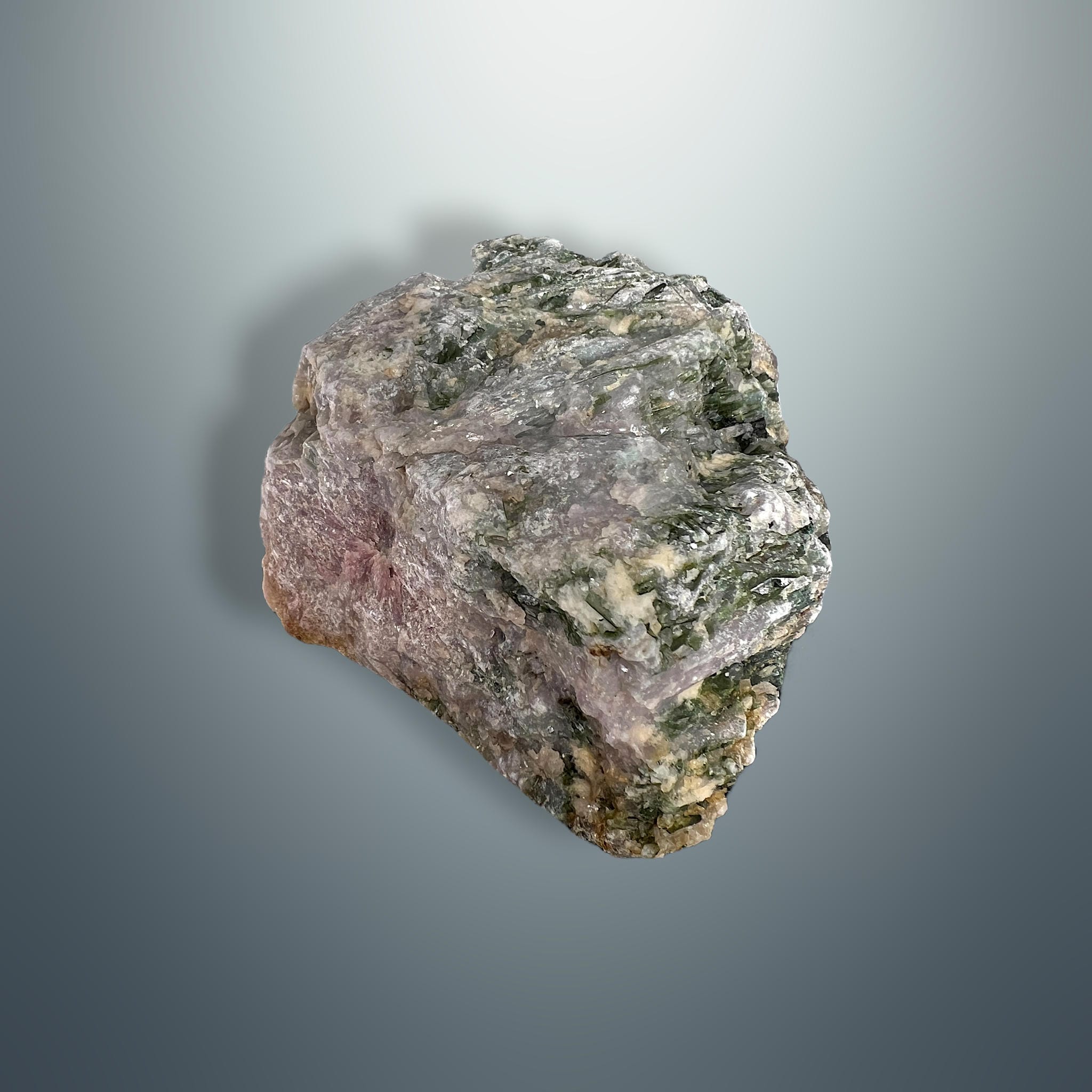 #piezas únicas_turmalina verde en albita 1