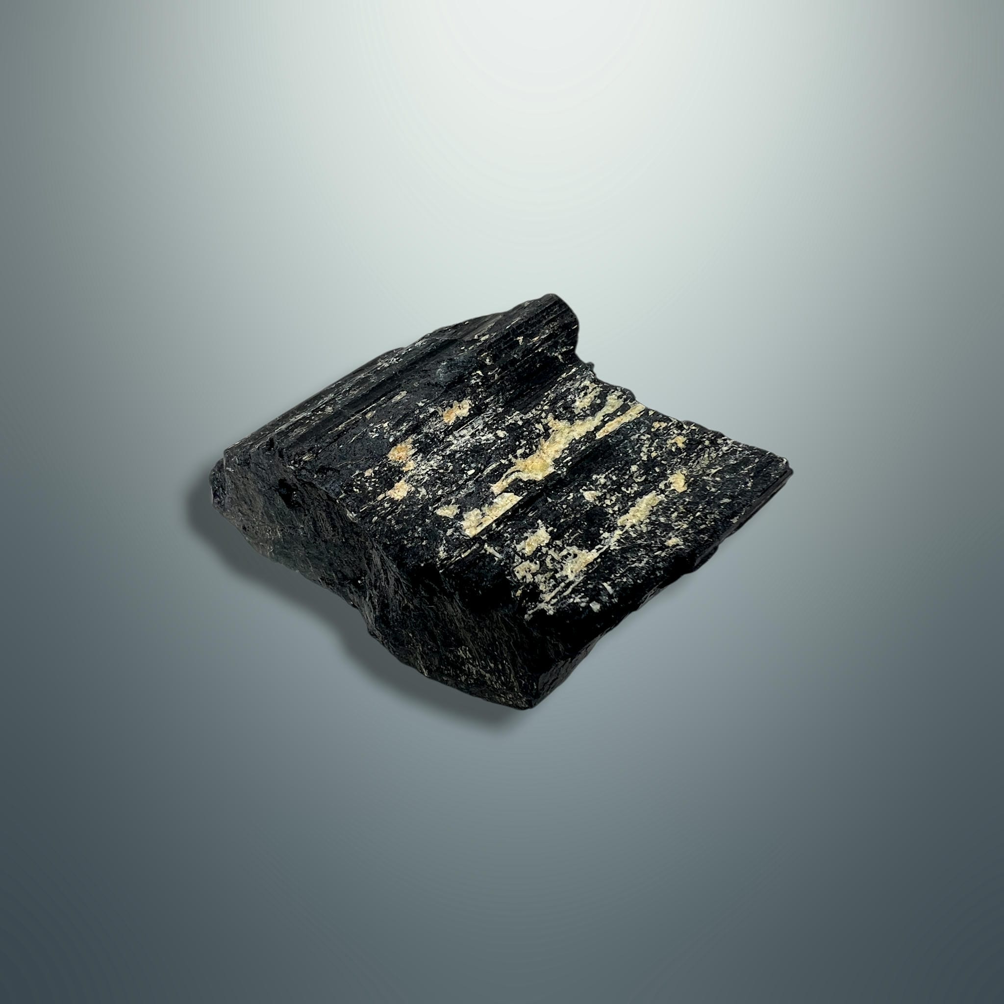 #piezas únicas_turmalina negra en bruto 1