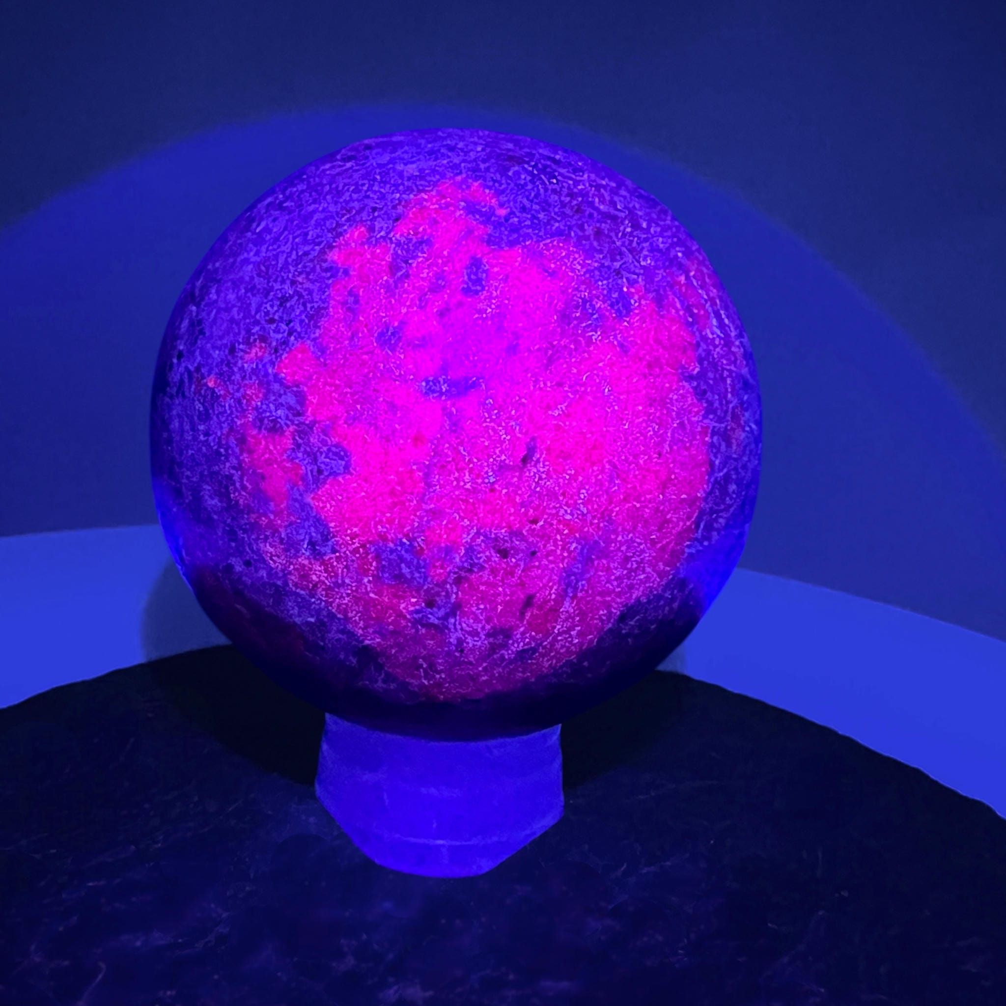 #piezas únicas_esfera rubí en fucsita con cianita 1