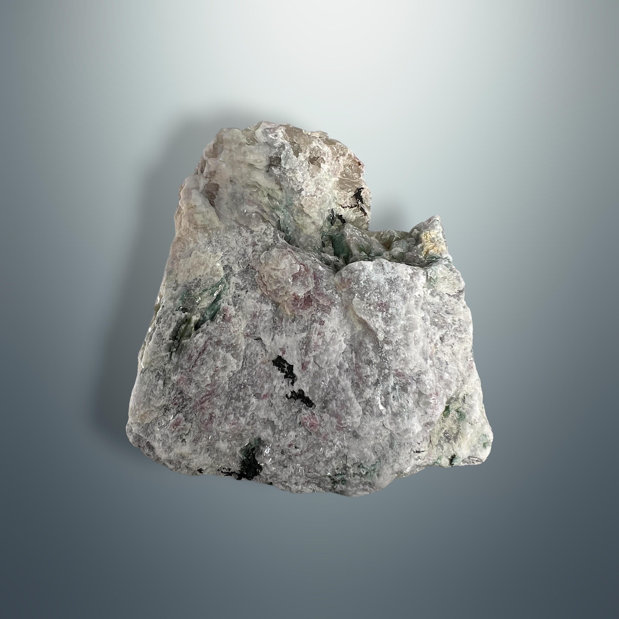 #piezas únicas_turmalina verde en albita 2