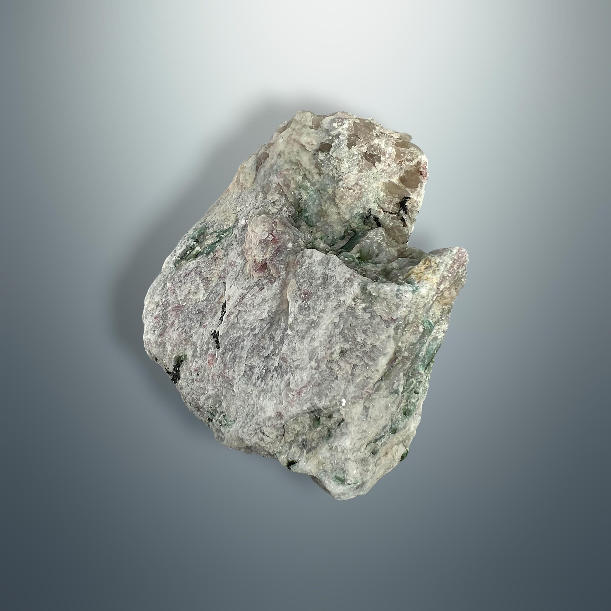 #piezas únicas_turmalina verde en albita 2