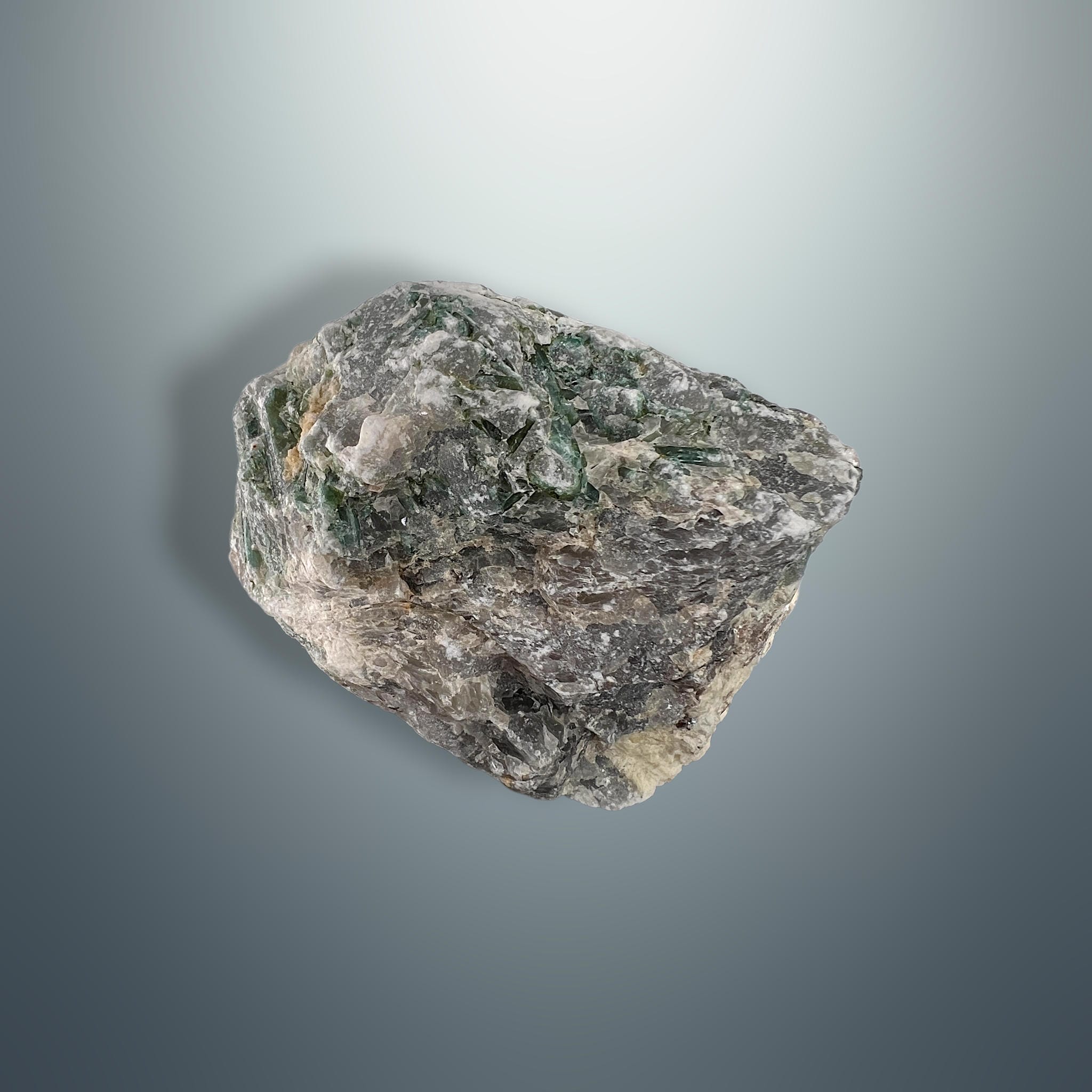 #piezas únicas_turmalina verde en albita 3