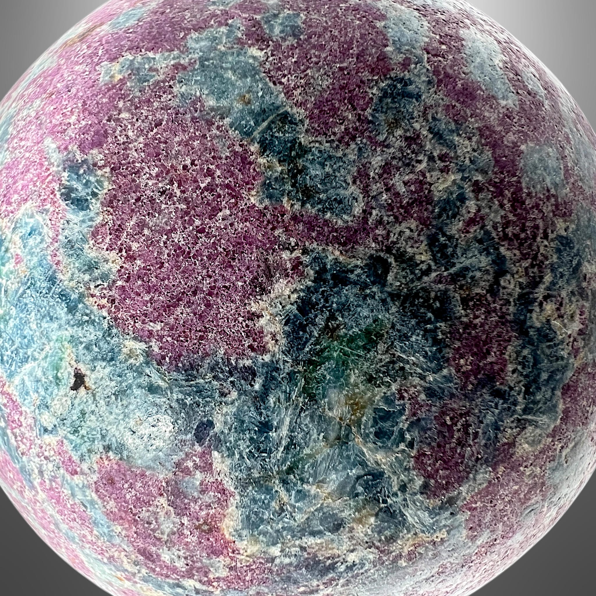 #piezas únicas_esfera rubí en fucsita con cianita 4
