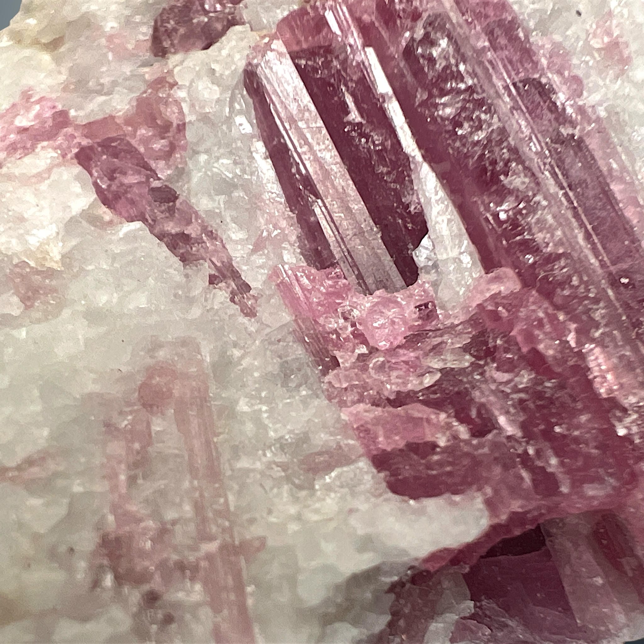 #piezas únicas_turmalina rosa en albita - bruto 4