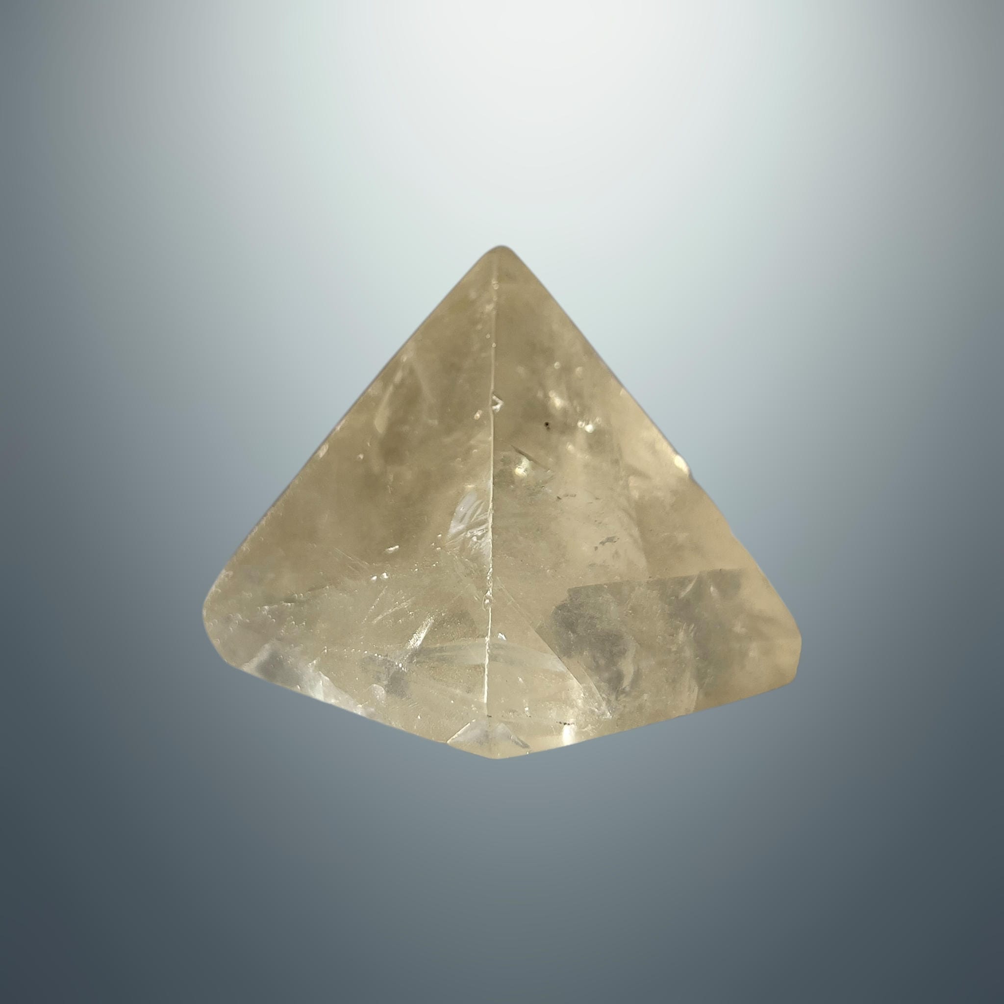 #piezas únicas_pirámide cuarzo ahumado 5