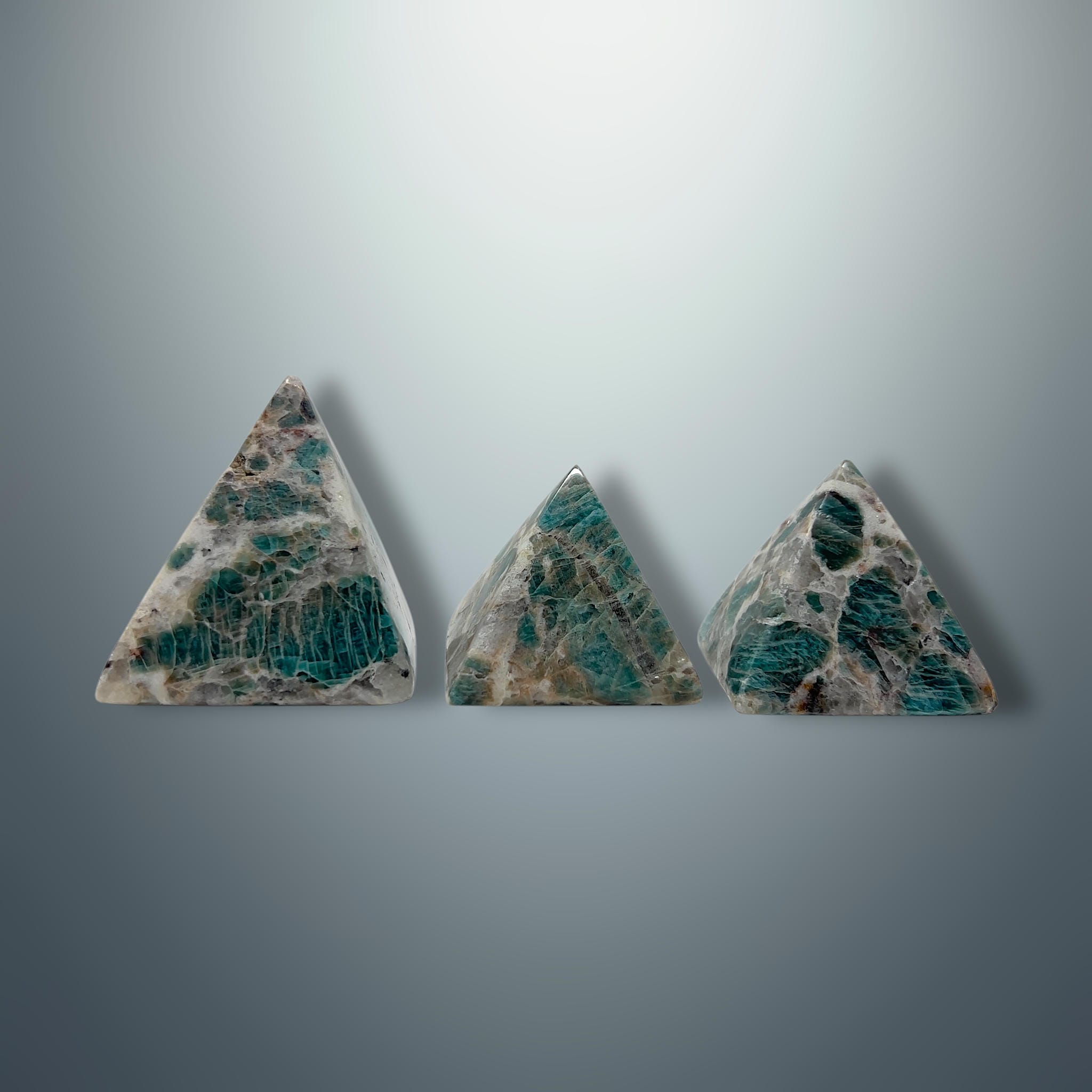 Amazonita en Pirámide Asimétrica (Brasil)