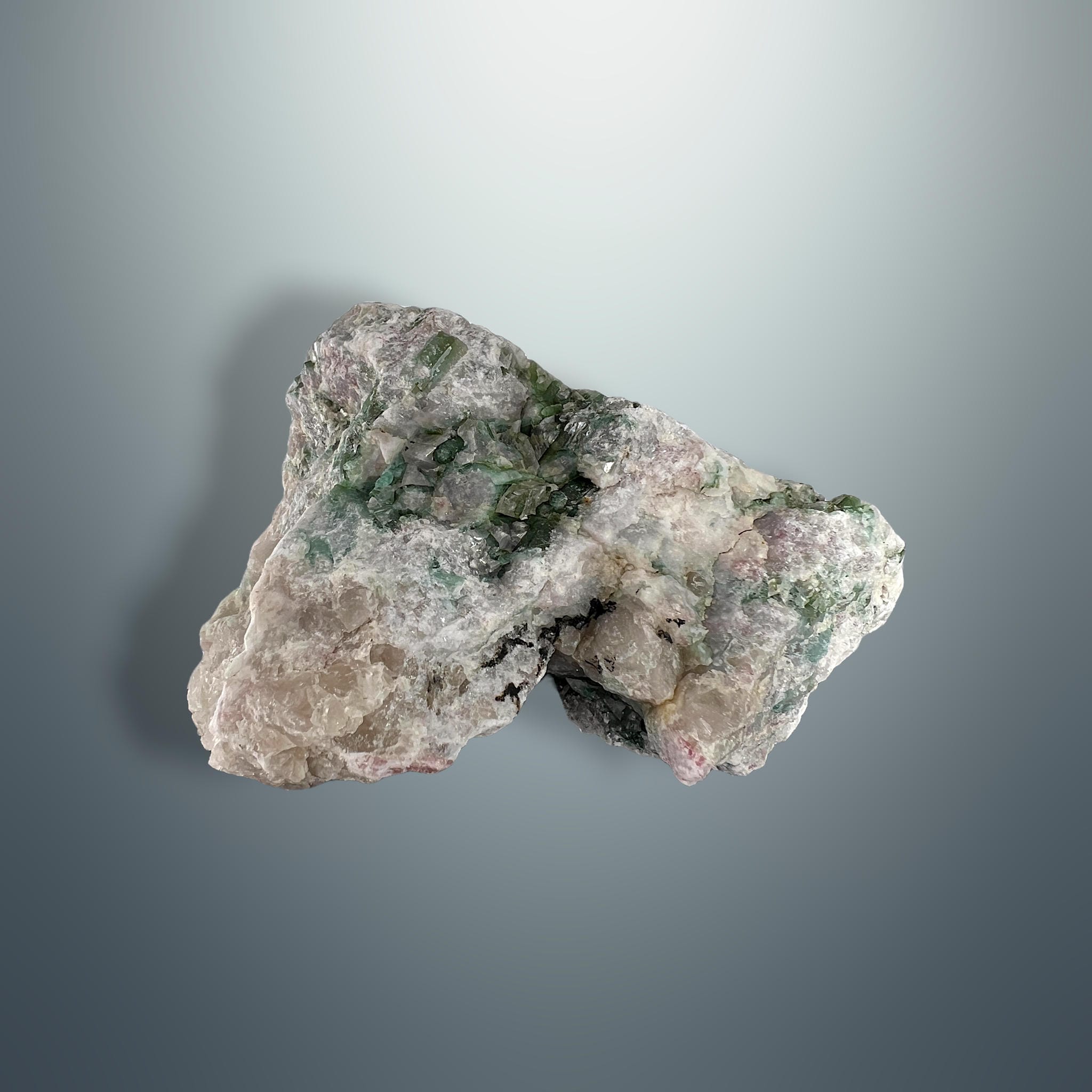 #piezas únicas_turmalina verde en albita 2