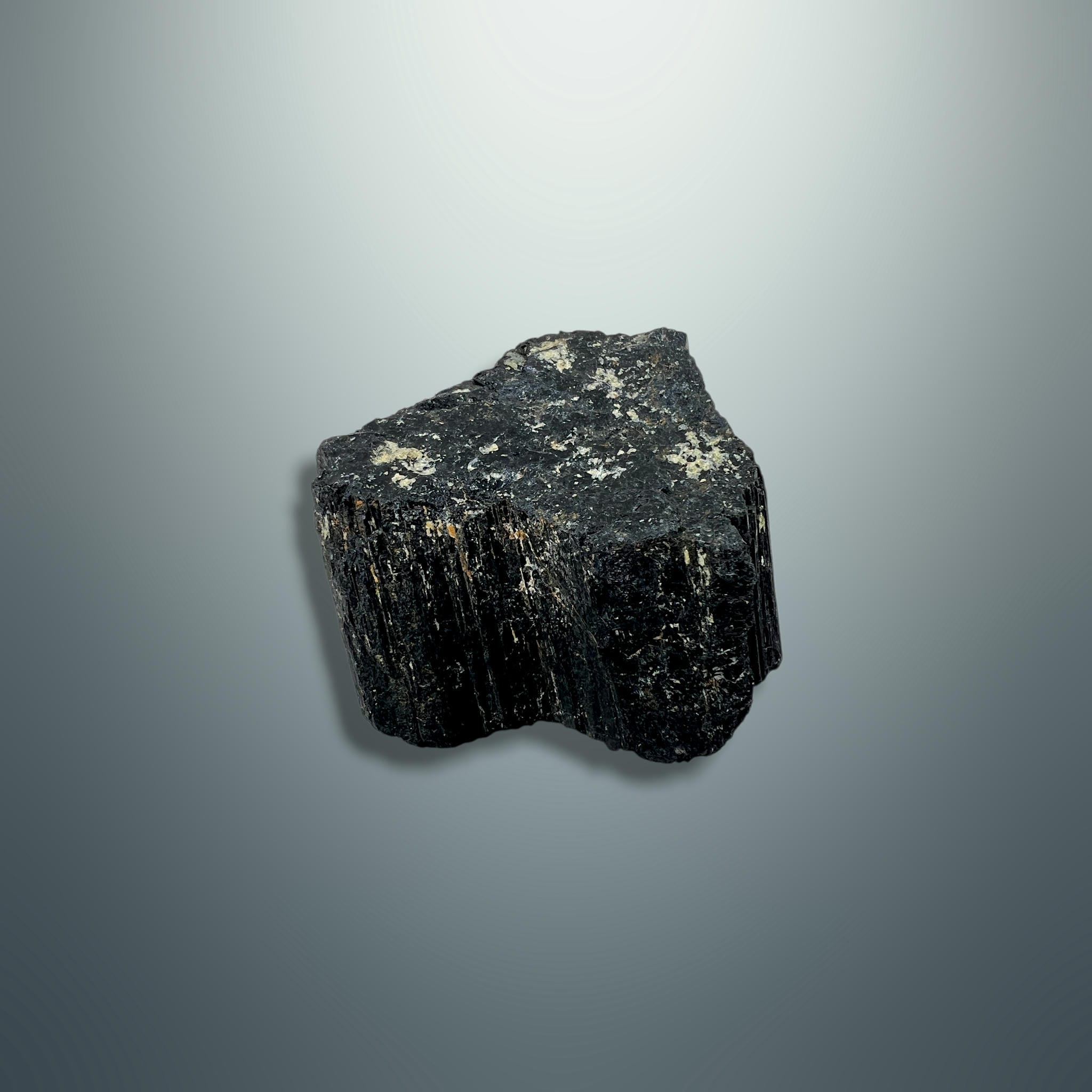 #piezas únicas_turmalina negra en bruto 2