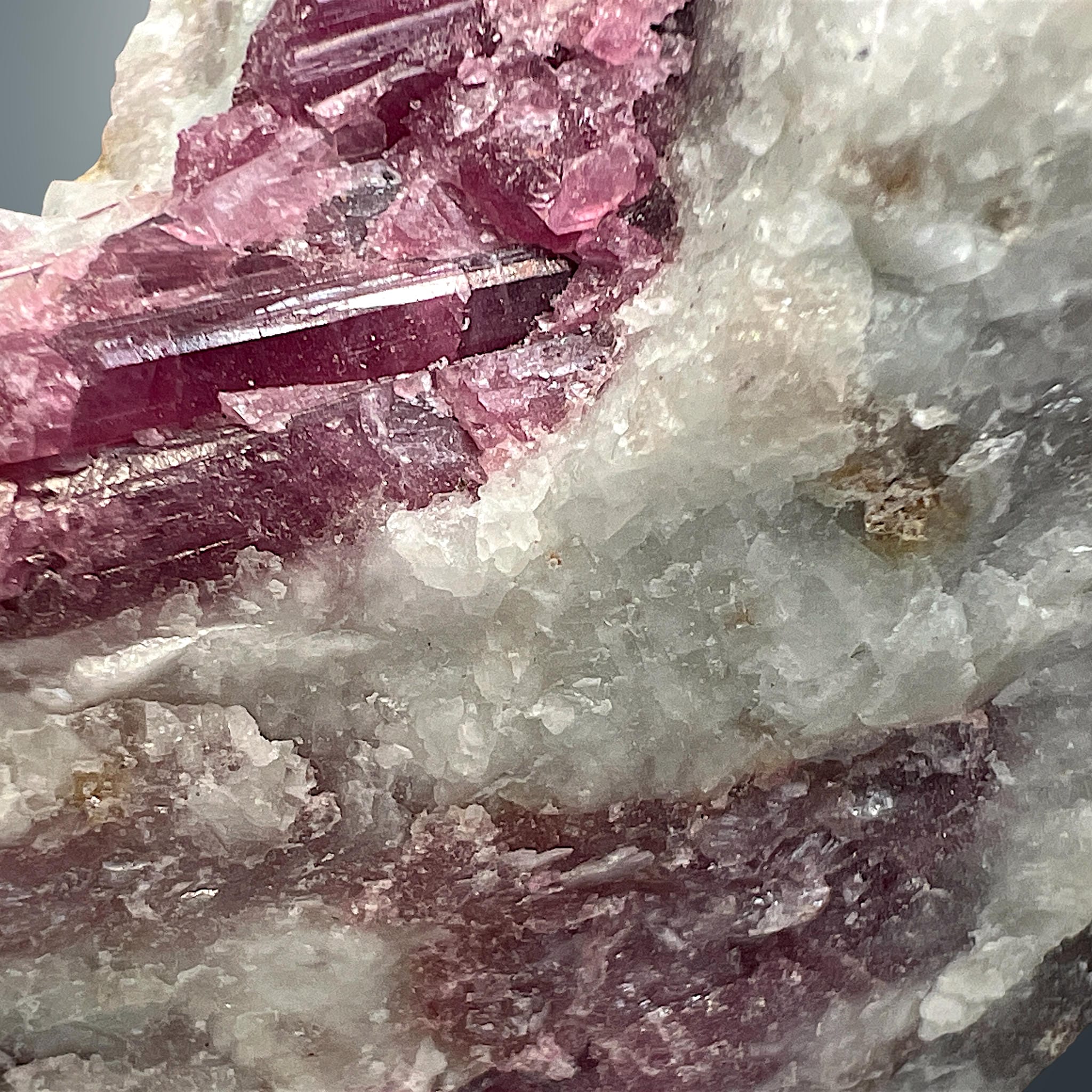 #piezas únicas_turmalina rosa en albita - bruto 2