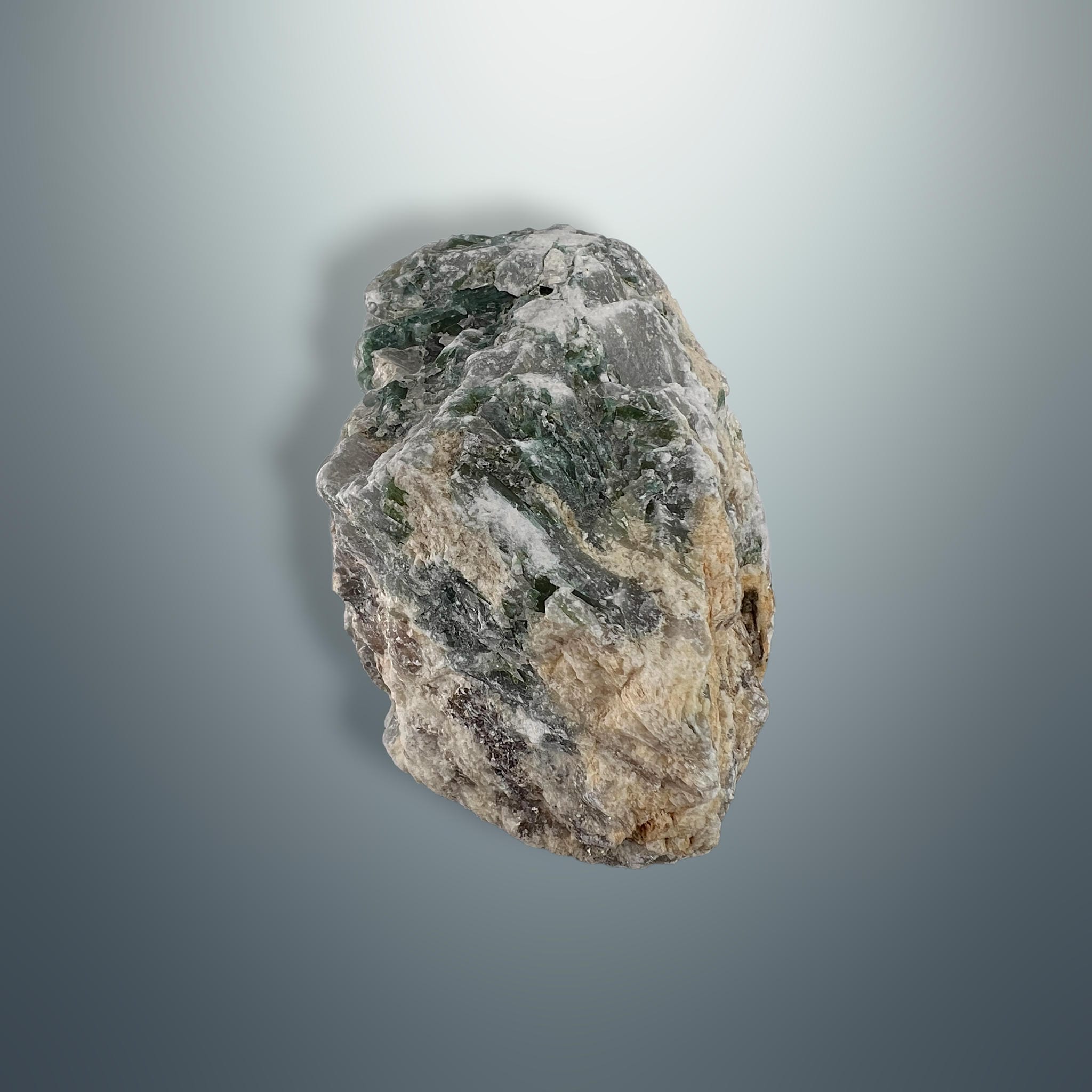 #piezas únicas_turmalina verde en albita 3