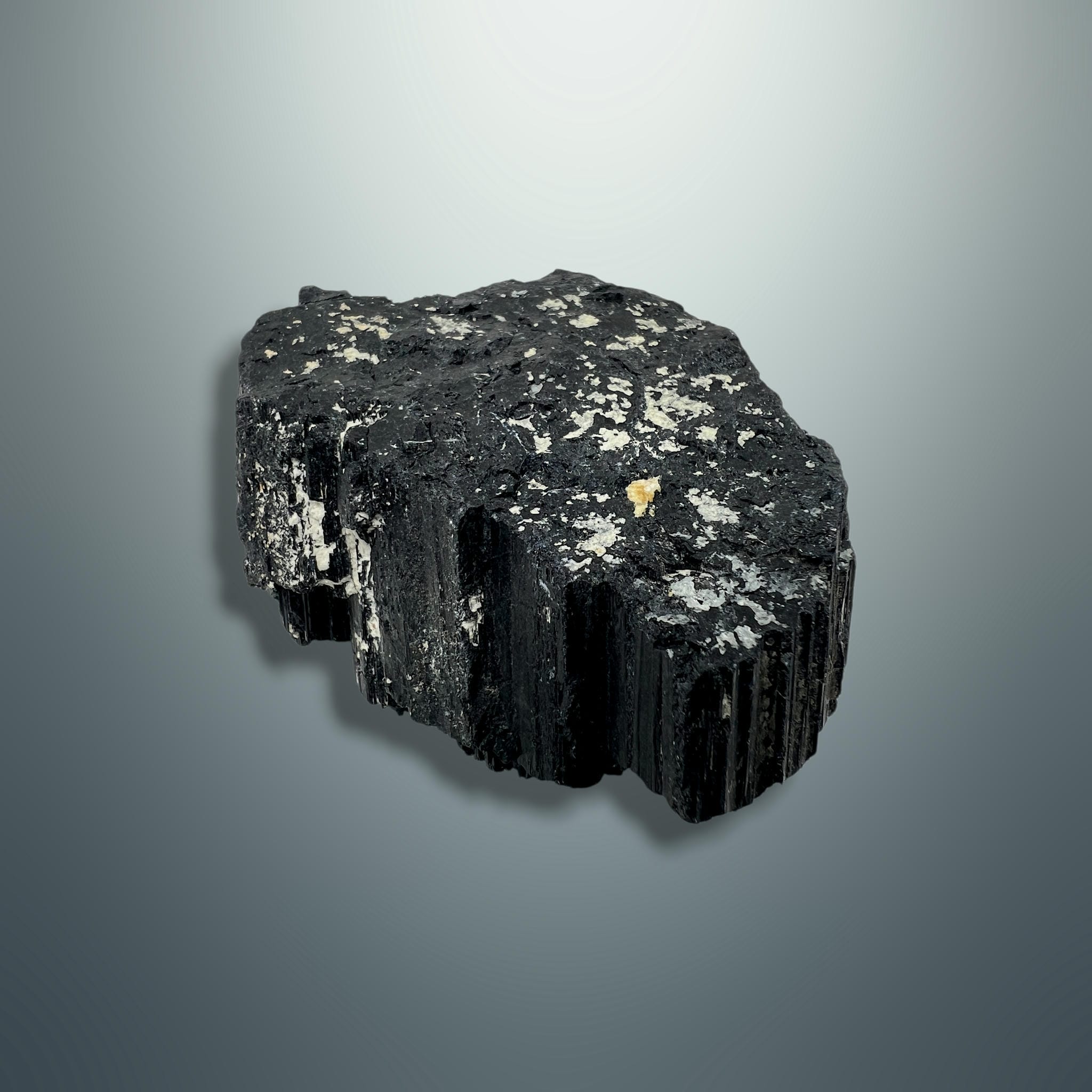 #piezas únicas_turmalina negra en bruto 3