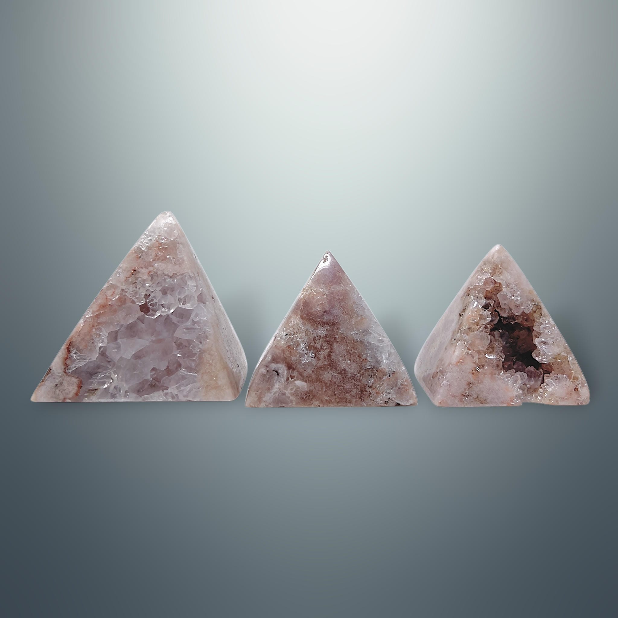 Amatista Rosa en Pirámide Asimétrica - con Cristalización
