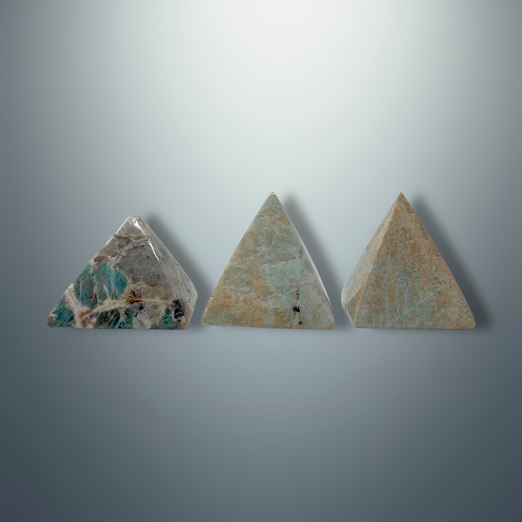 Amazonita en Pirámide Asimétrica (Brasil)