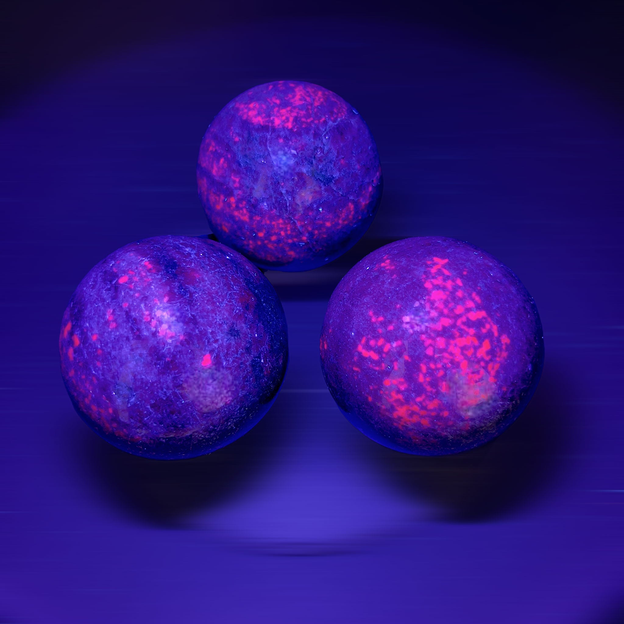 Rubí en Cianita en Esfera